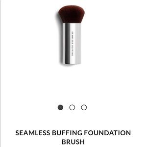 Seamless buffing foundation brush. Bare minerals